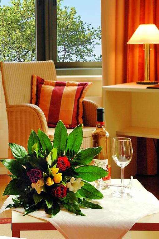 Parkhotel Güldene Berge Weißenfels Oda fotoğraf