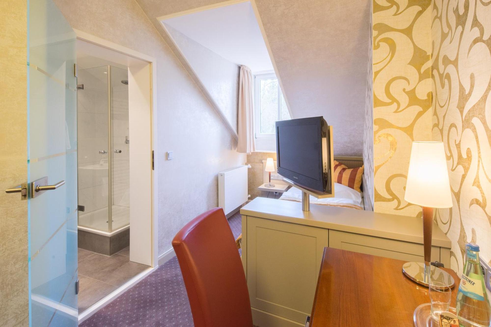 Parkhotel Güldene Berge Weißenfels Oda fotoğraf